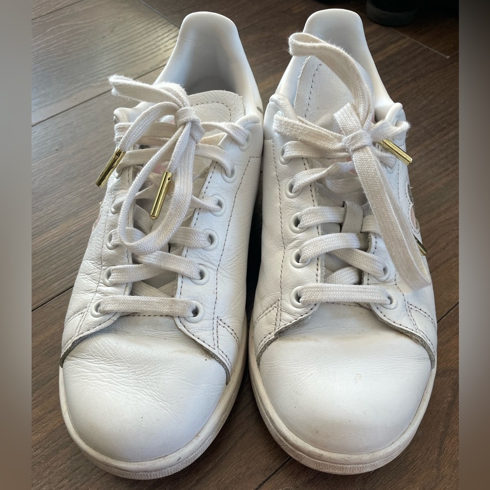 White/pink adidas Stan smith
